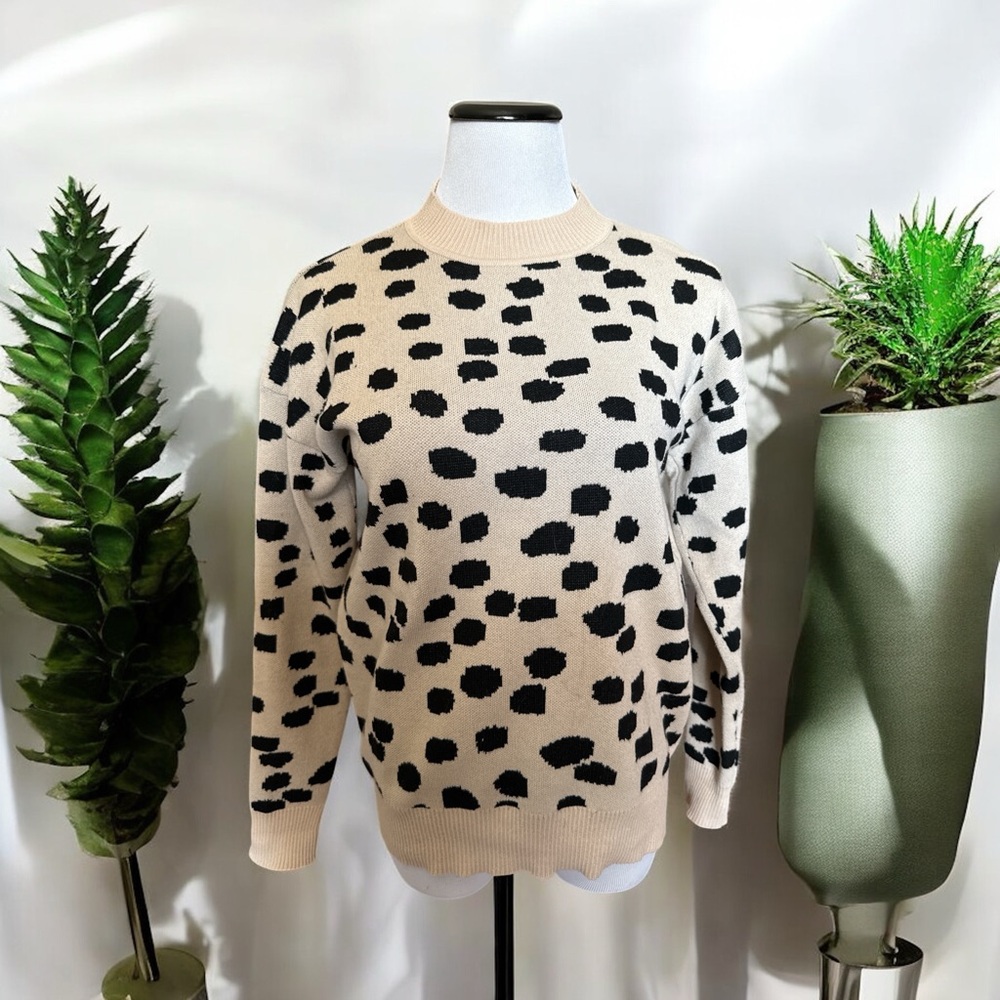 Cream & black women’s sweater size xs